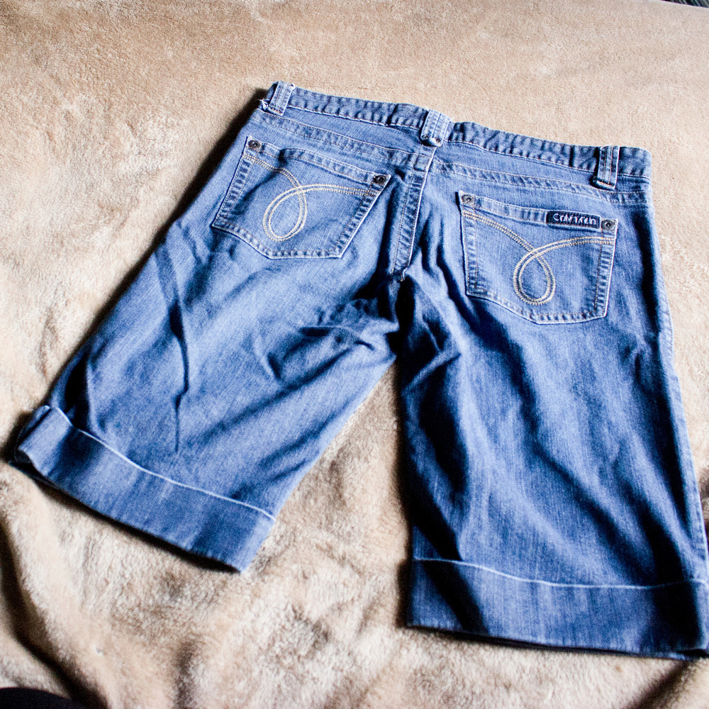 2/$20 Calvin Klein Jeans Denim Bermuda Capri Short - Picture 2 of 8